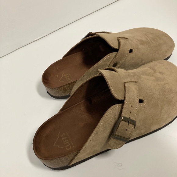 Cliffs by WHITE MOUNTAIN Men's Beige Slip-On Loafers - Picture 3 of 3